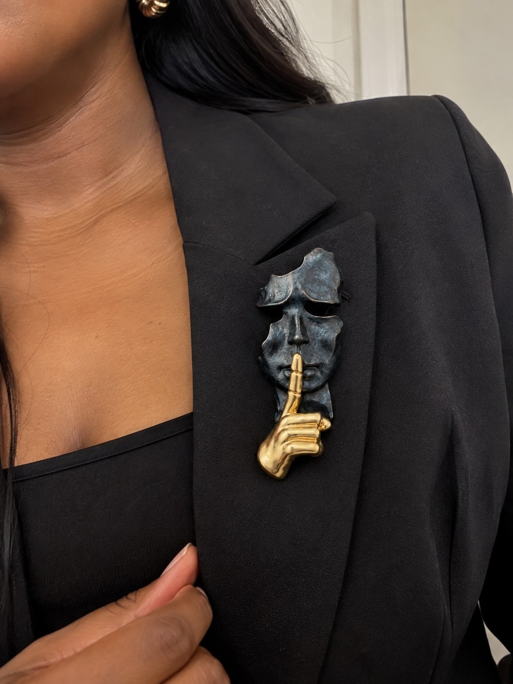 Sculptural Face & Gold Finger Brooch - Gold/Antique Black